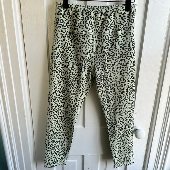 Zyia Active Green Leopard Reve Hi-Rise 7/8 Leggings - Picture 6 of 8